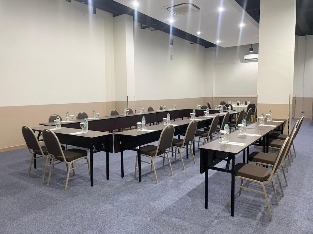 Luxury Inn Arion Hotel 53/56