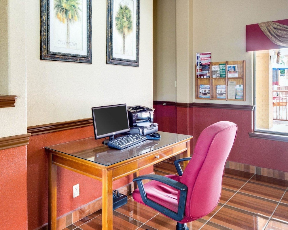 Econo Lodge Inn and Suites Eagle Pass, TX 35/37