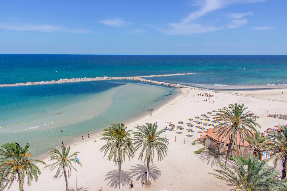 Hotel Dreams Beach 31/37