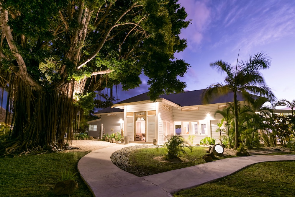 Moorea Beach Lodge 62/65
