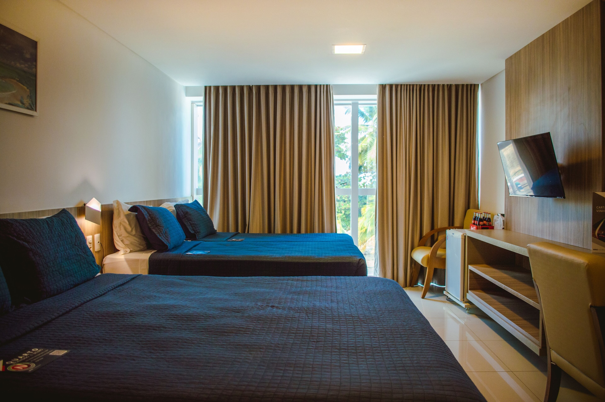 ROOM, QUADRUPLE, OCEAN FRONT
