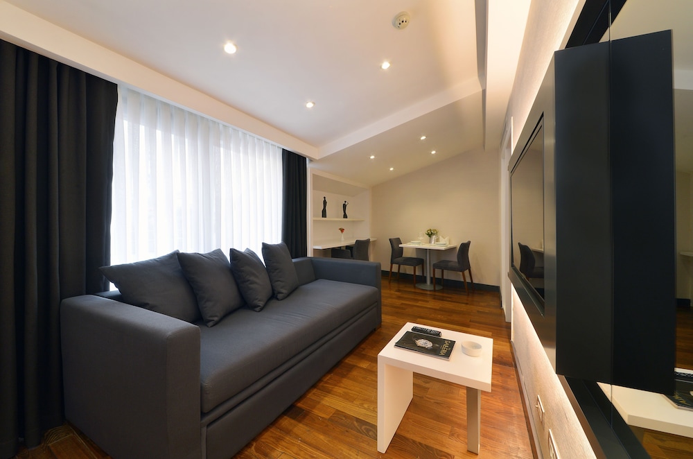Nish Istanbul Suites 8/23