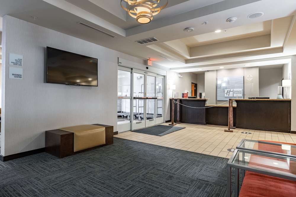 Holiday Inn Express & Suites New Martinsville 11/73