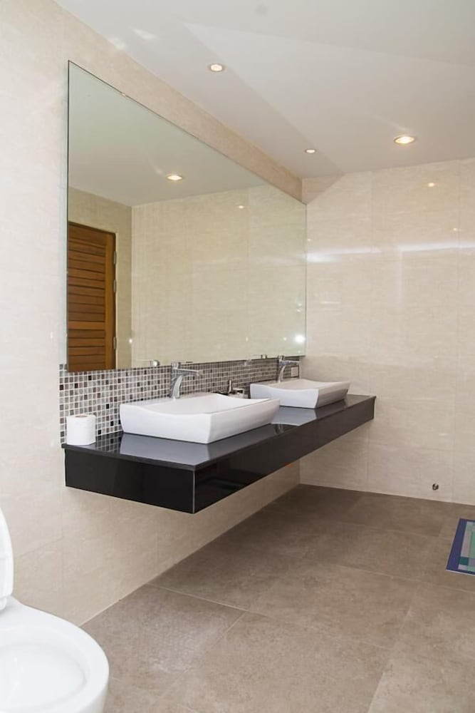Tropical Sea View Residence 56/60