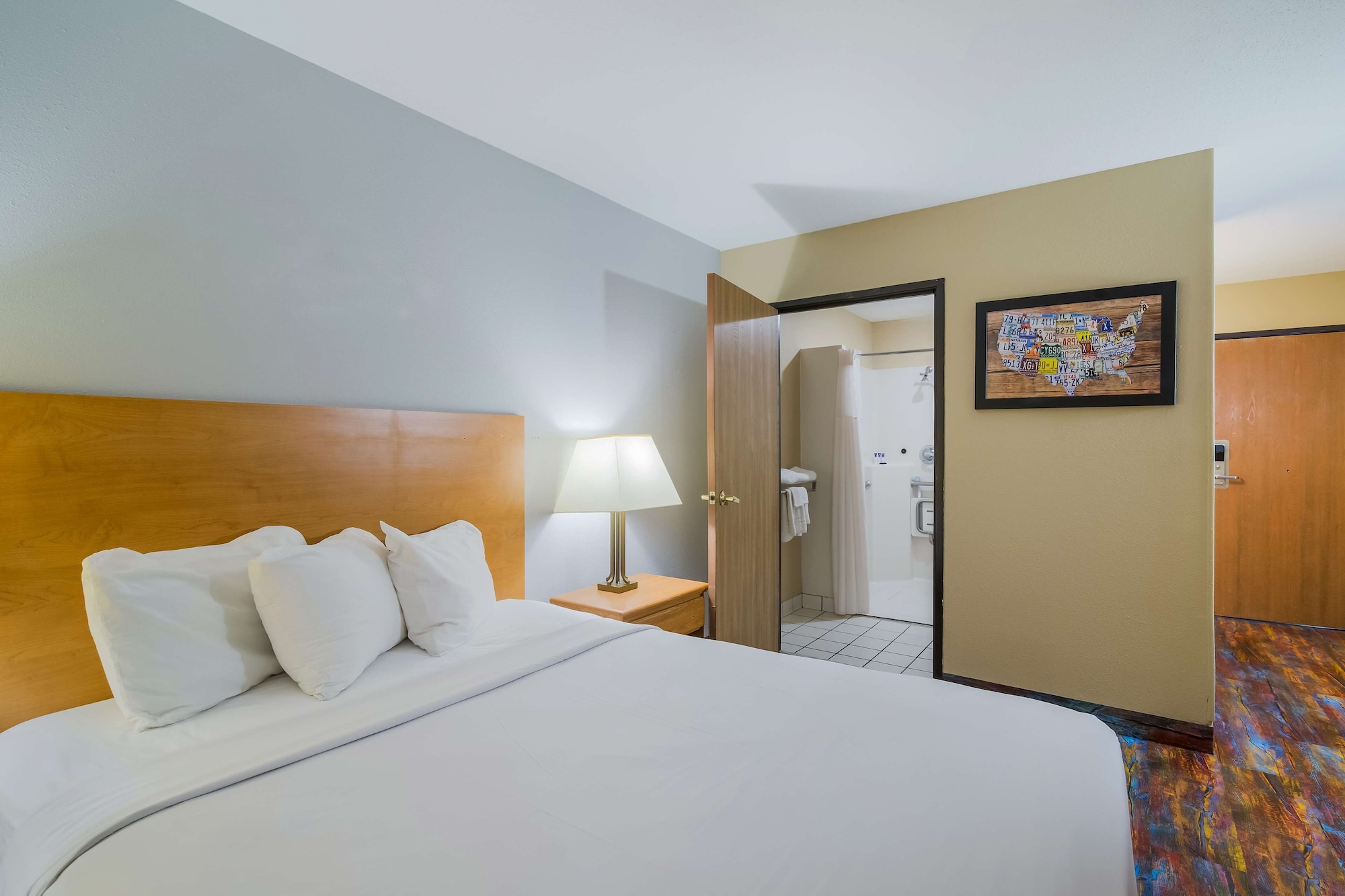 ROOM, QUEEN BED, ACCESSIBLE