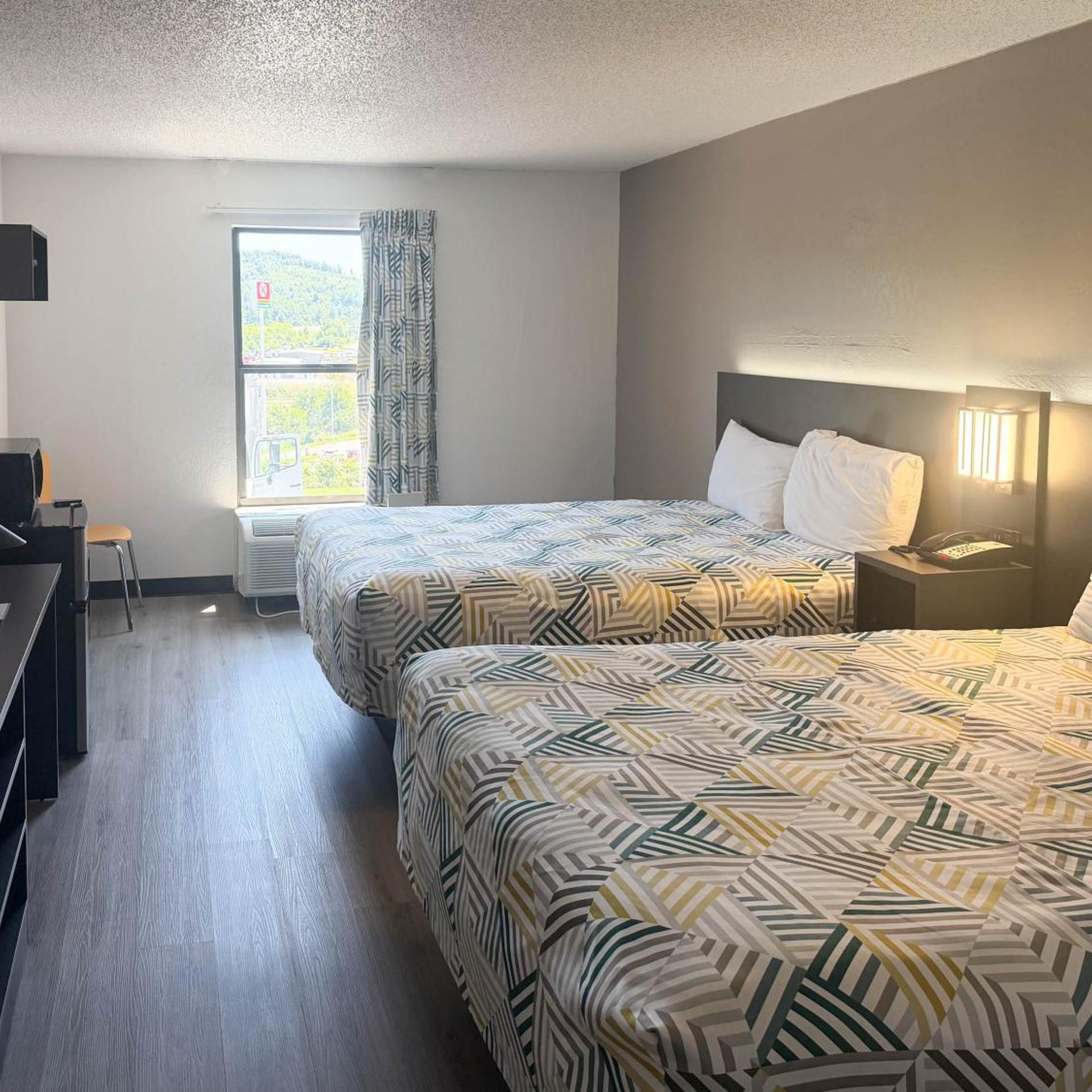 2 Queen Beds Non-Smoking, Micfridge