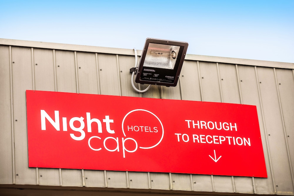 Nightcap at Excelsior Hotel 2/27