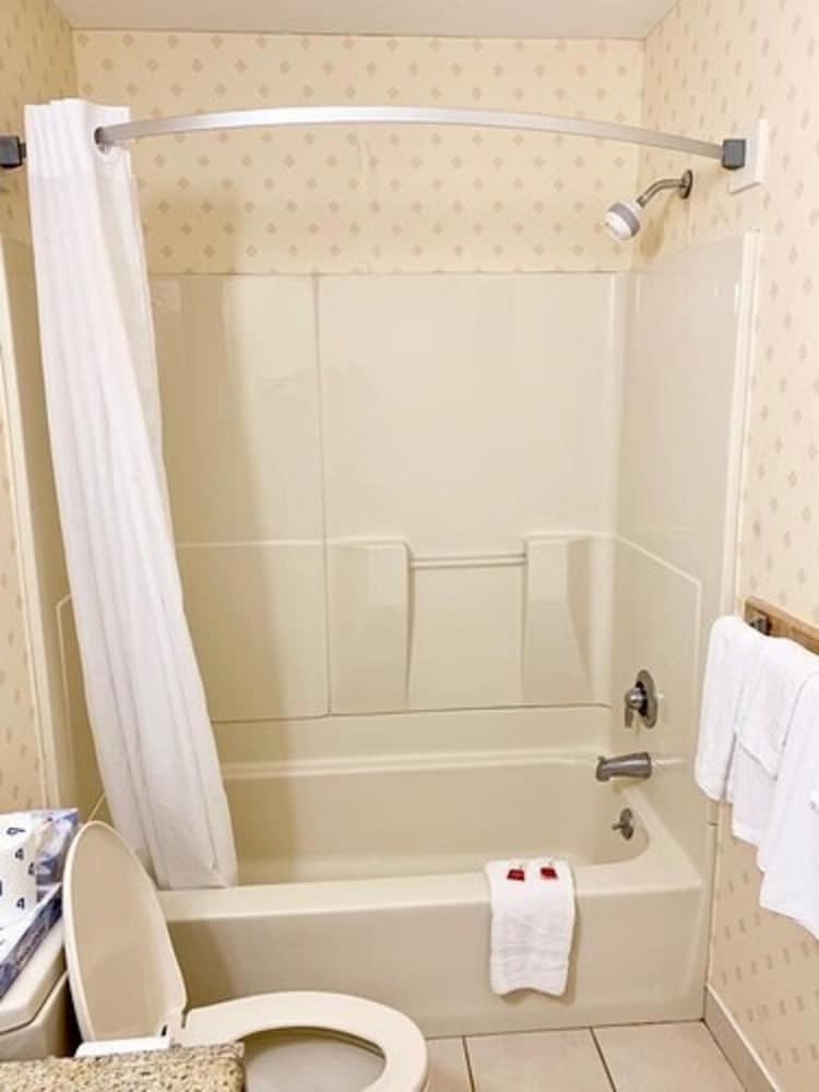 Whitney Inn & Suites 3/34
