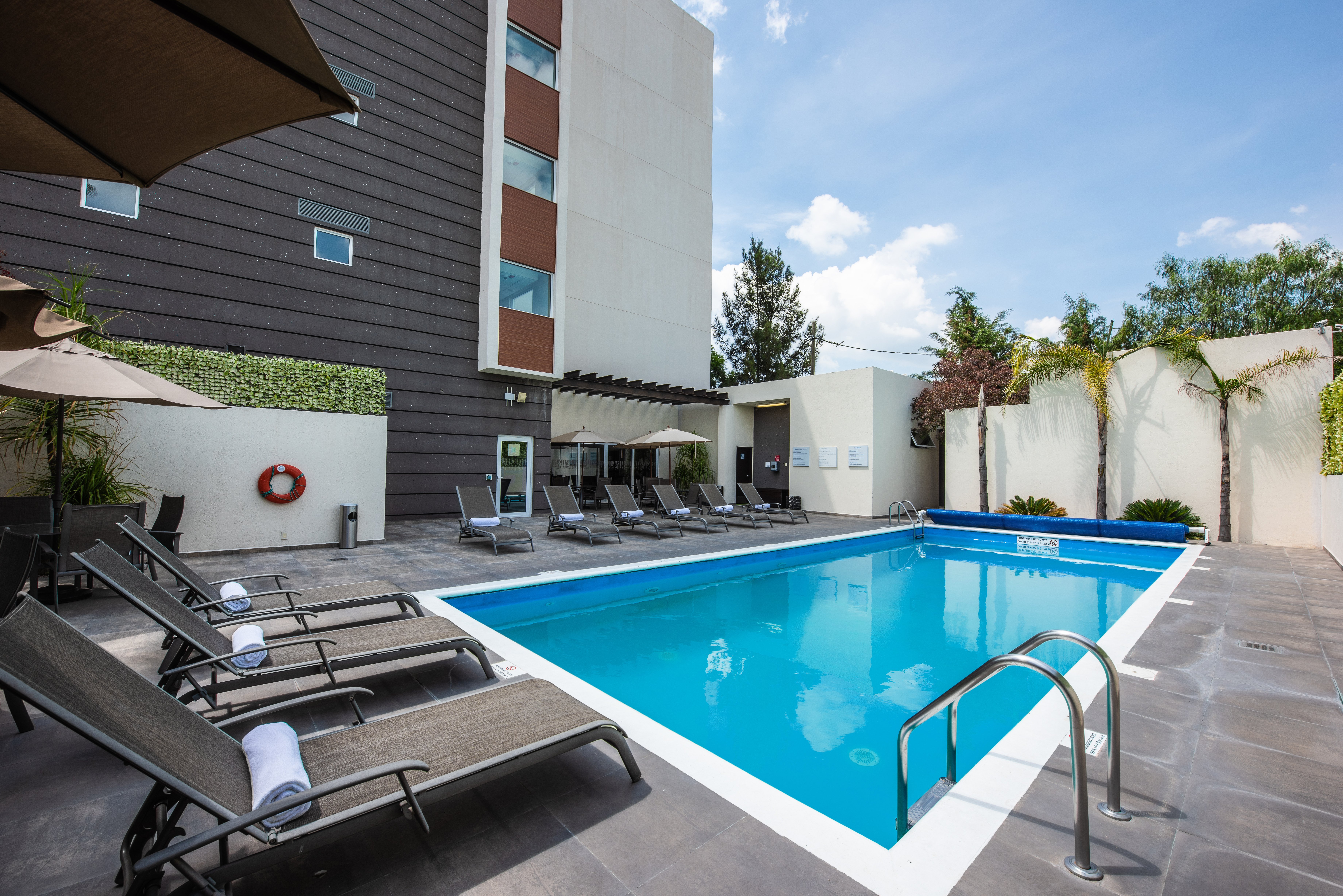 Holiday Inn Express and Suites Celaya 45/50