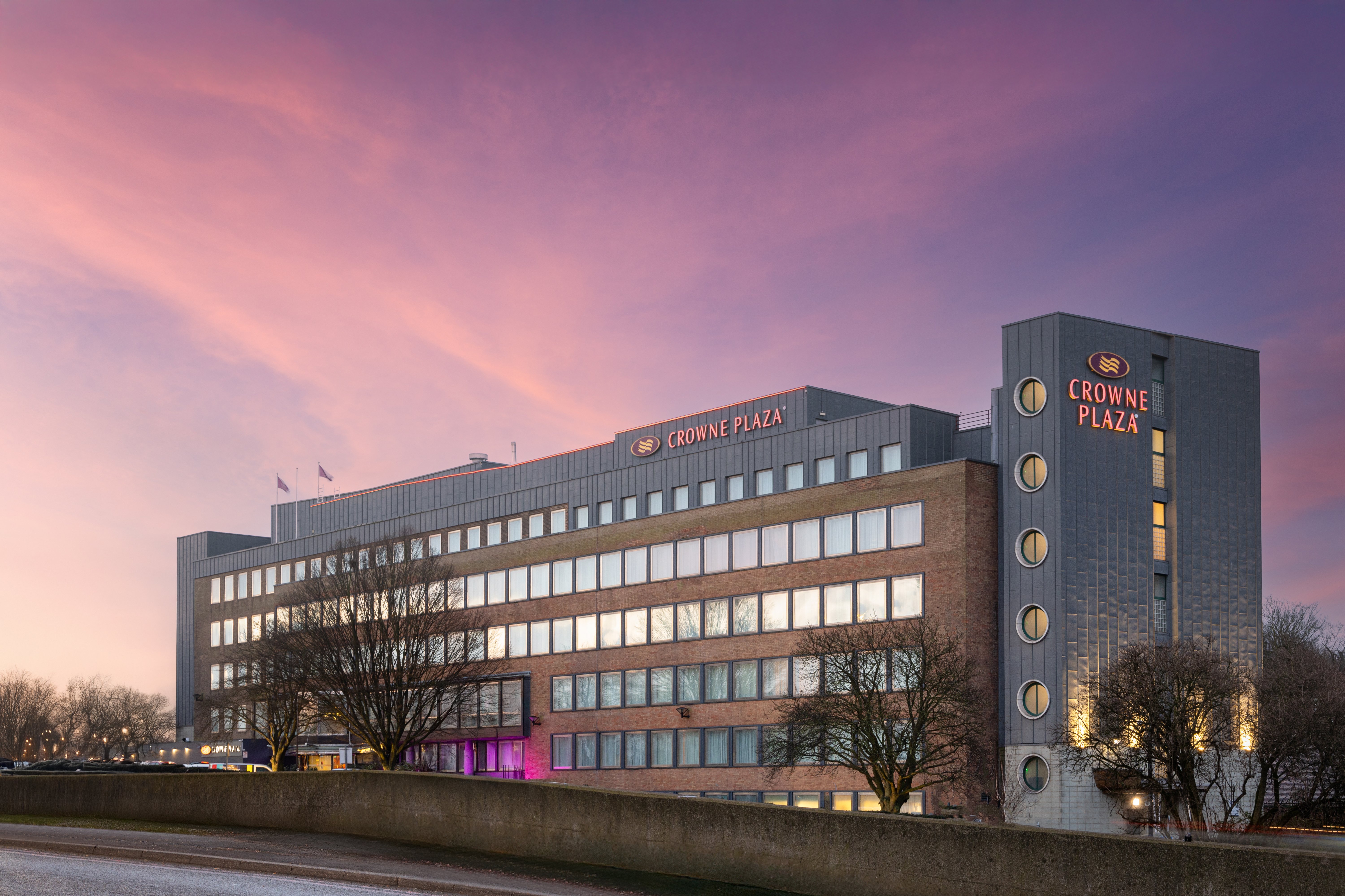 Crowne Plaza Ealing 2/76
