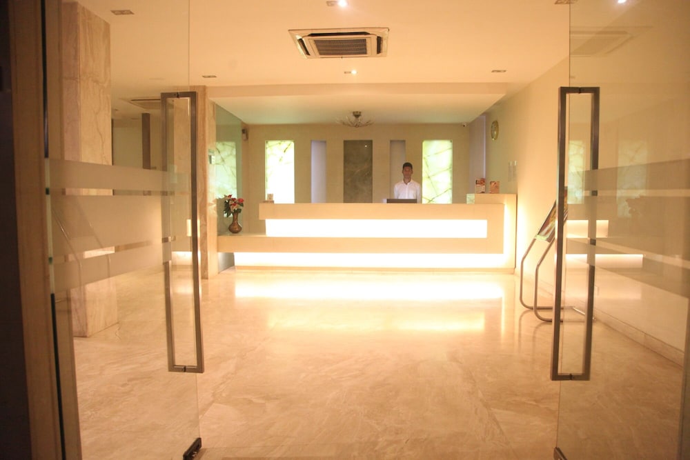 J HOTEL 9/40