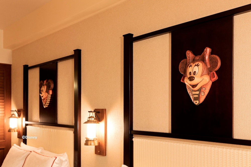 Disney Explorers Lodge 22/57