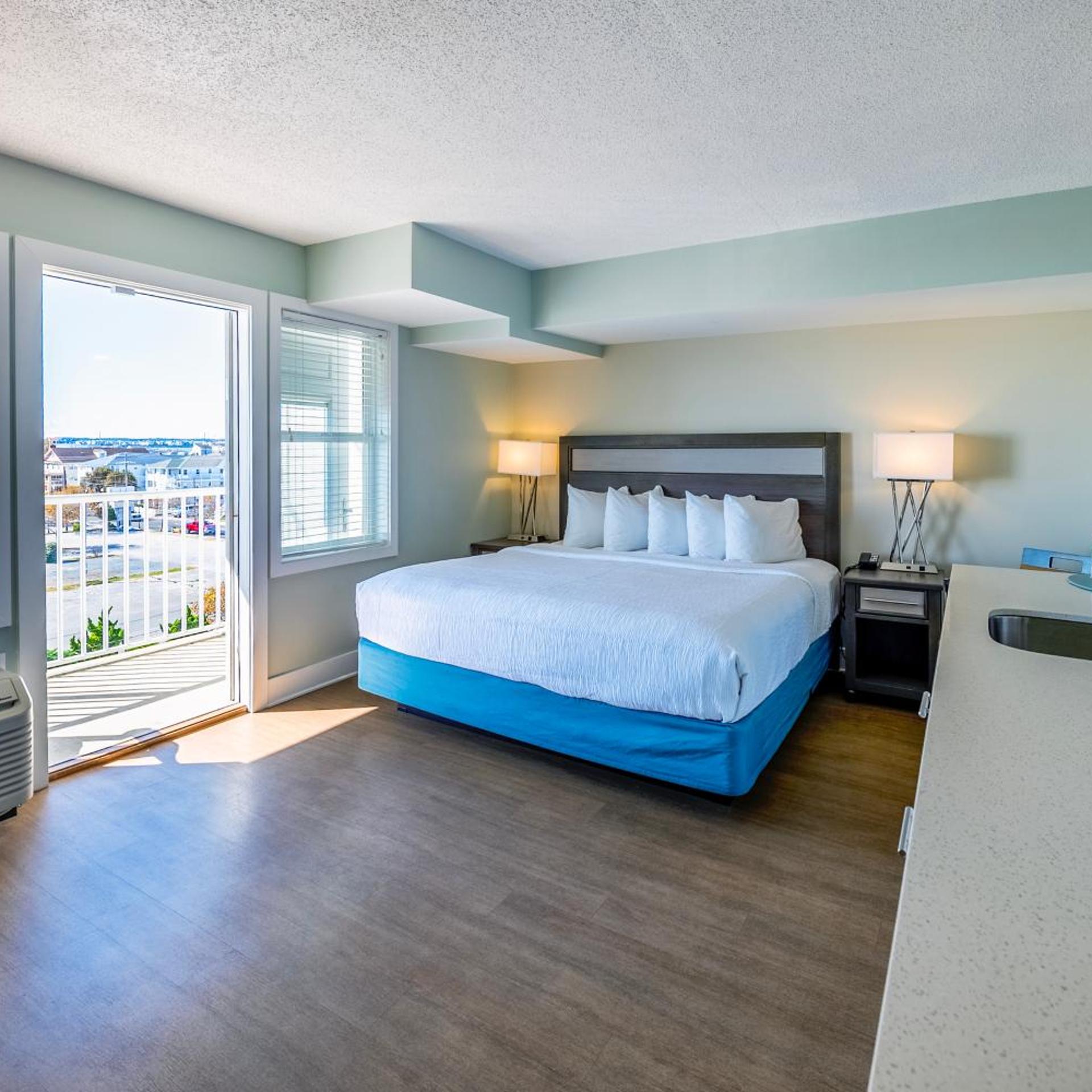 Efficiency, King Bed, Ocean View, Balcony