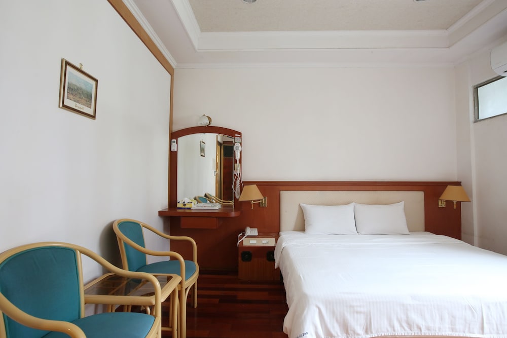Long Shan Hotel 34/68