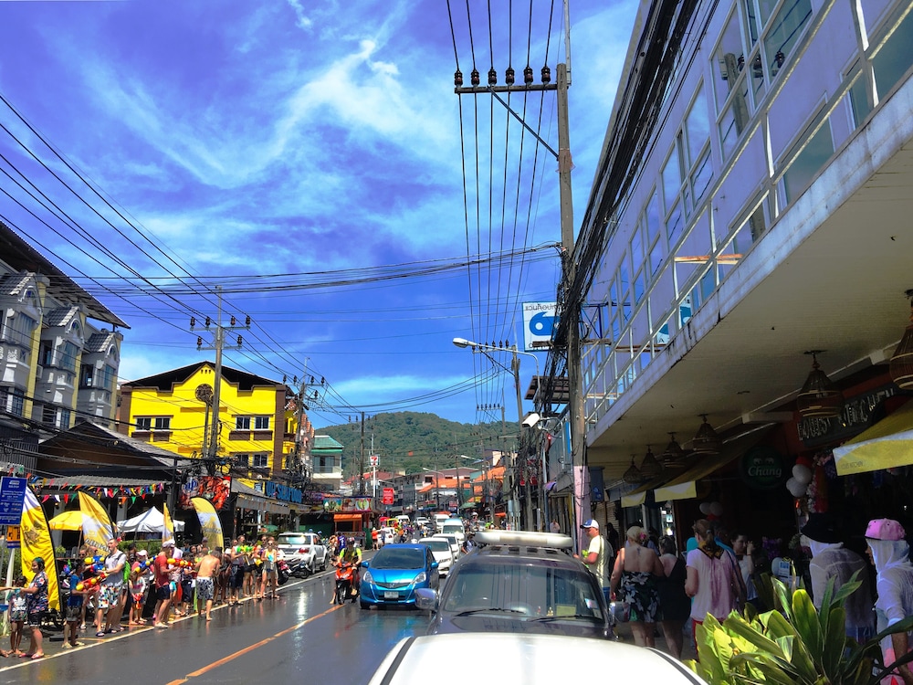 On Hotel Phuket 64/71