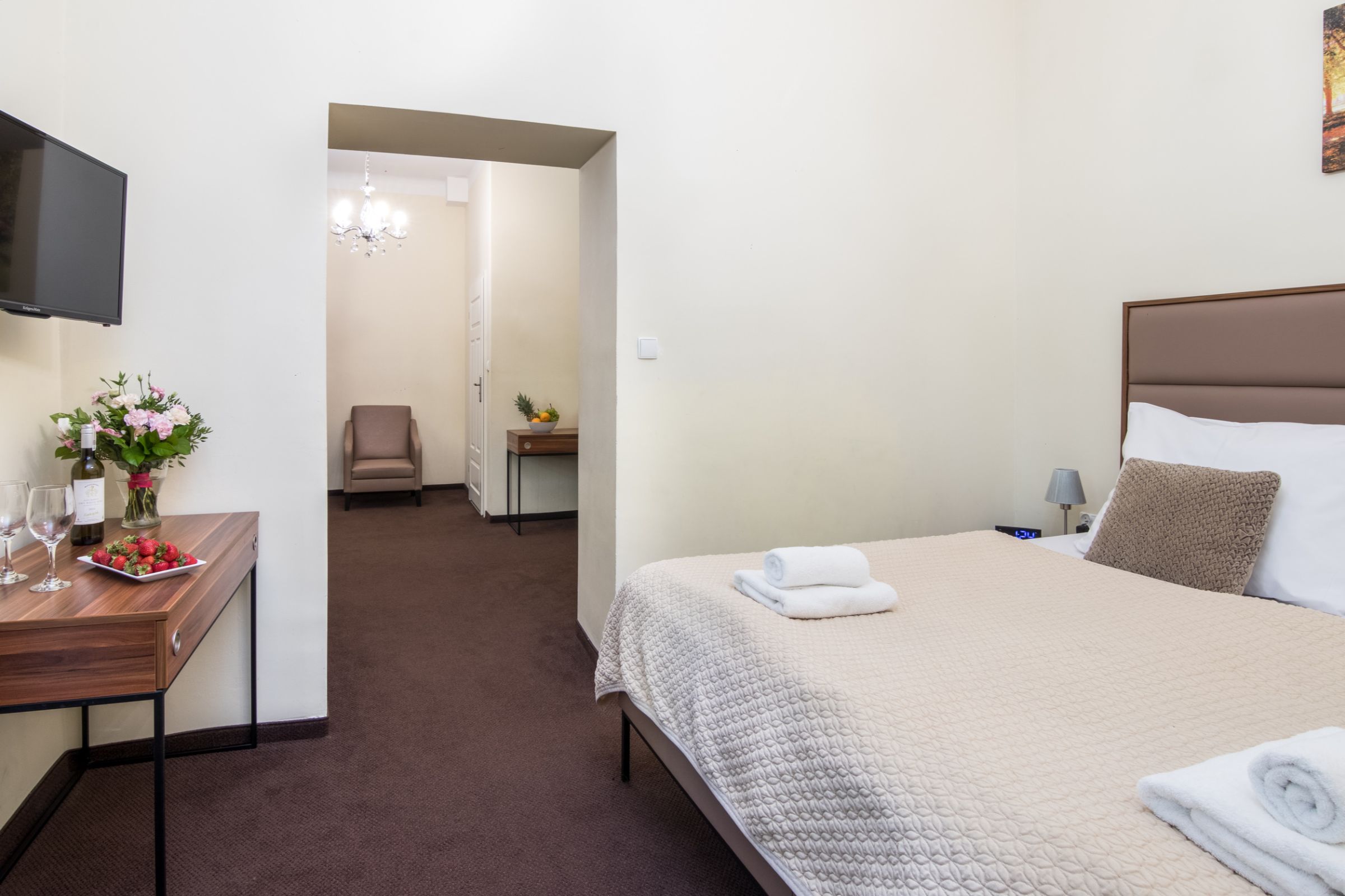 ROOM, QUADRUPLE