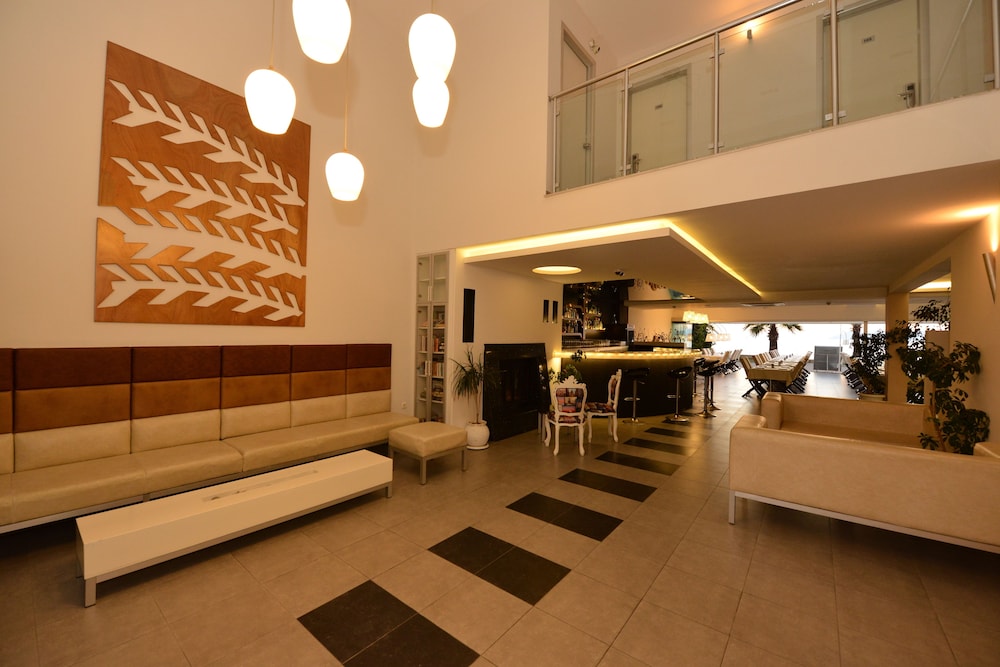 Delta Hotel 12/65