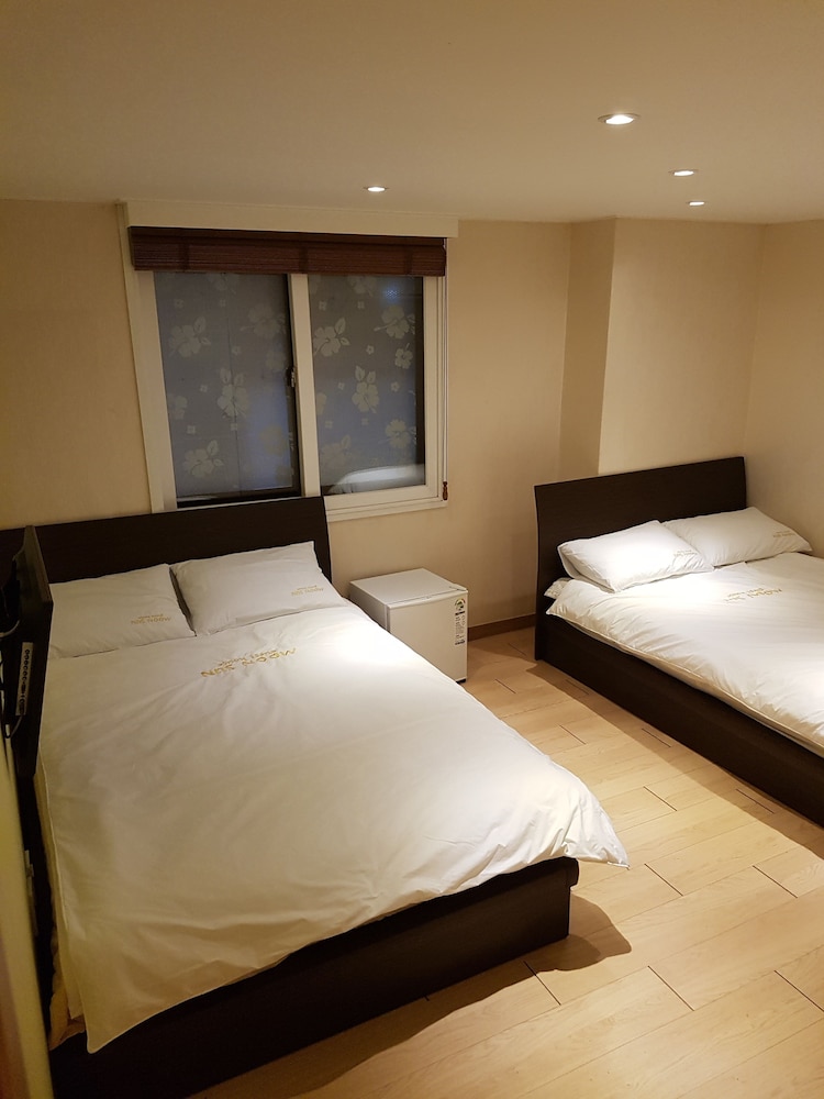 Moon Sun Guesthouse 9/25