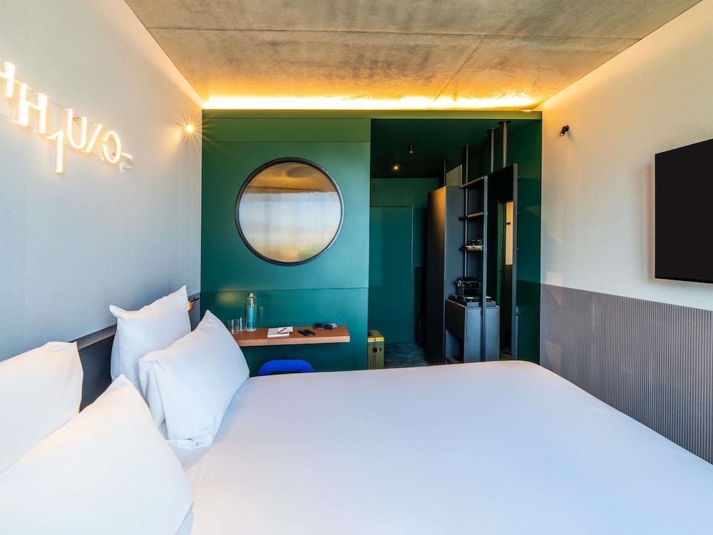 TRIBE Paris Clichy 14/54