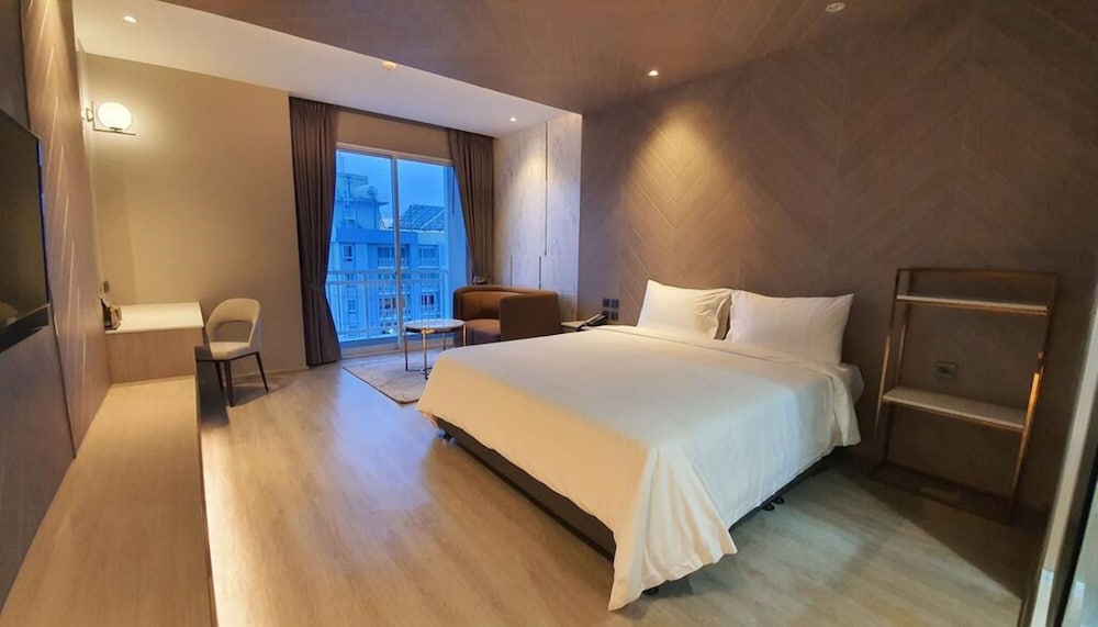 Golden City Rayong Hotel 26/69