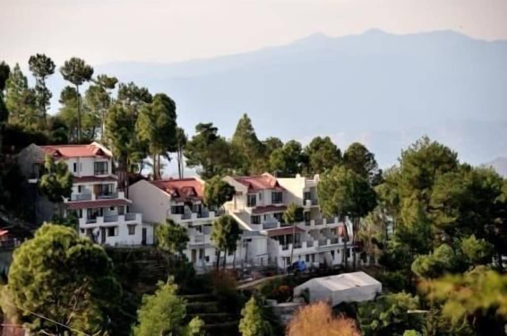 Woodsvilla Resort 42/49