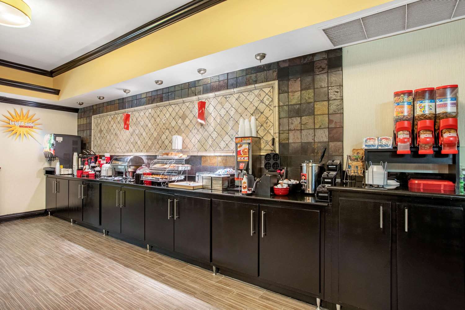 La Quinta Inn & Suites by Wyndham Conway 17/29