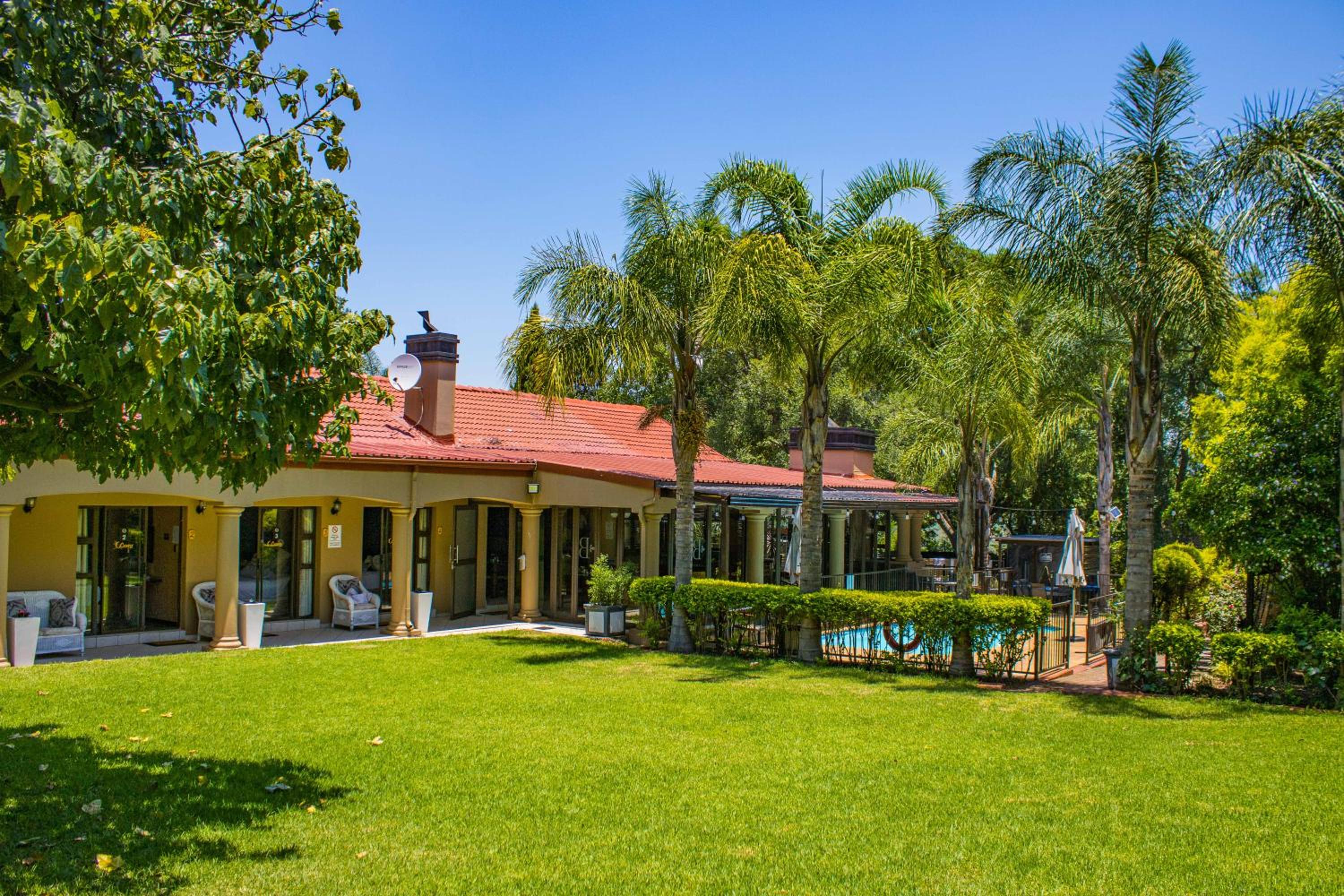 Hutten Heights Lodge 17/23