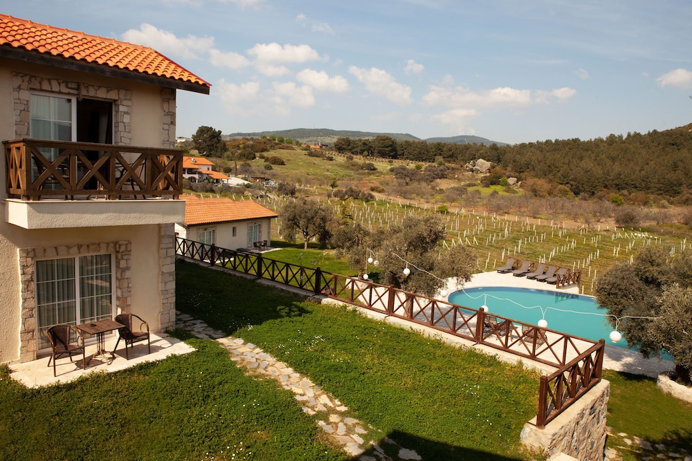 Vinifera Vineyards Hotel 45/50