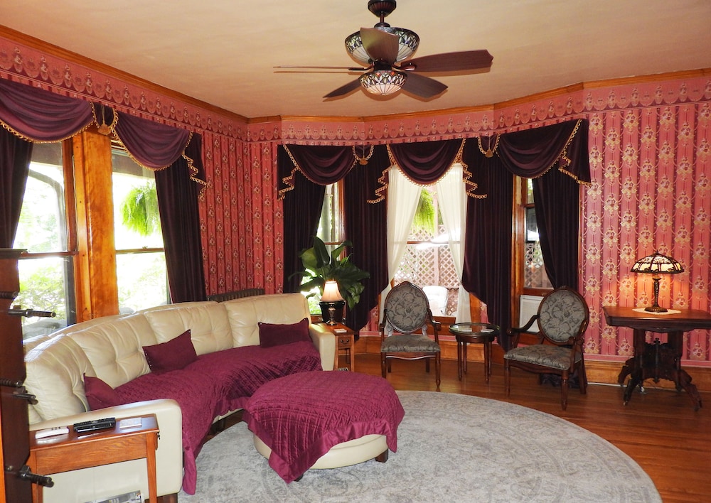 Champaign Garden Inn 29/50
