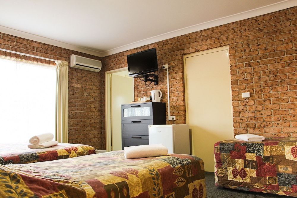 Motel 359 19/40