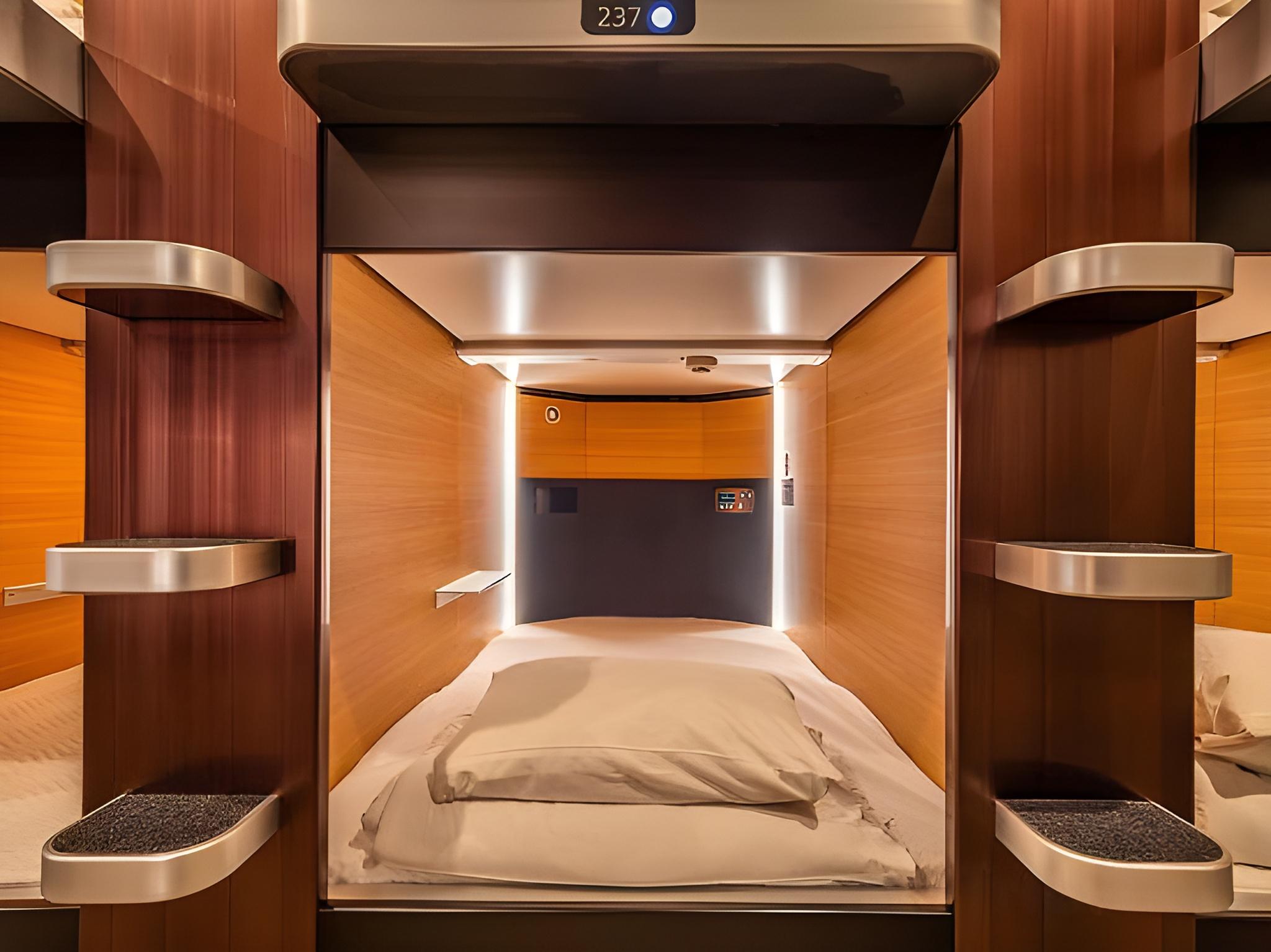Capsule, Male Dorm