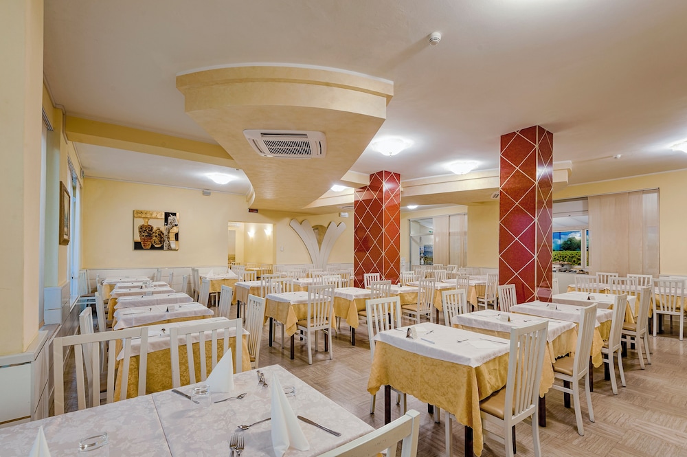 HOTEL PLAZA 37/53