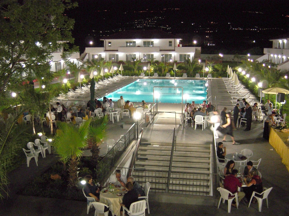 Kings House Hotel Resort 36/46