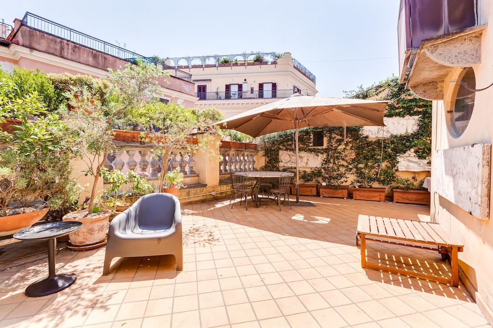 Colosseum Terrace Apartment 40/50