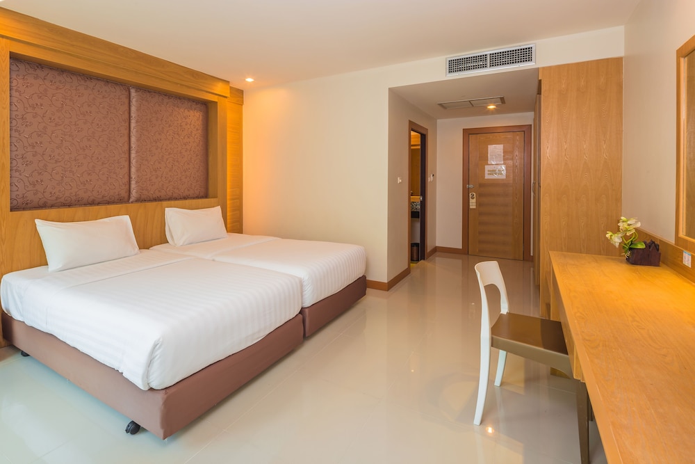 Sungthong Kamala Beach Resort 18/41