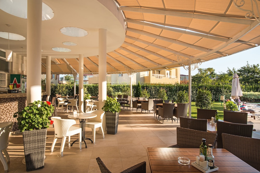 Miramar Hotel 29/50