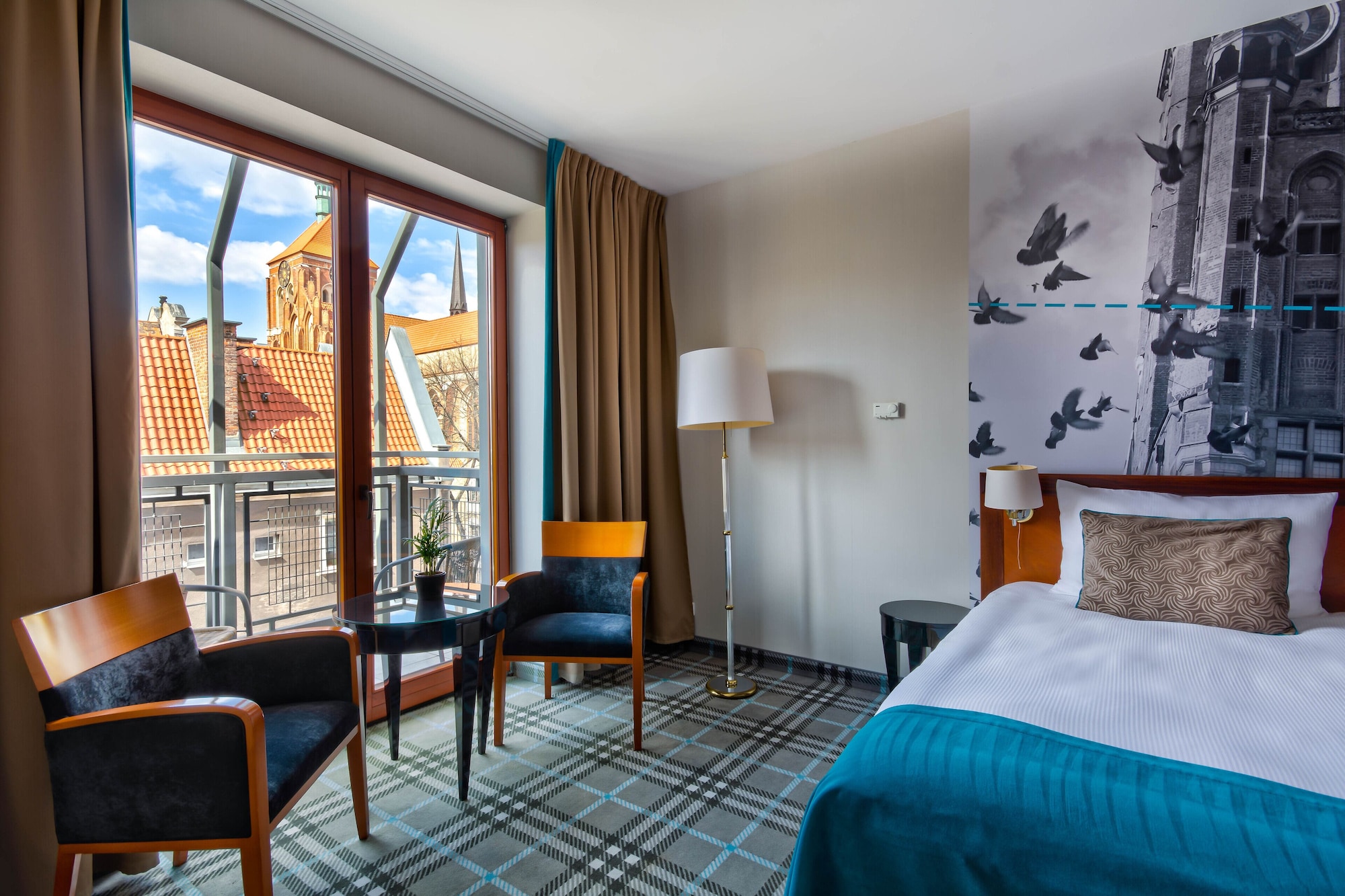 ROOM, DOUBLE OR TWIN BED