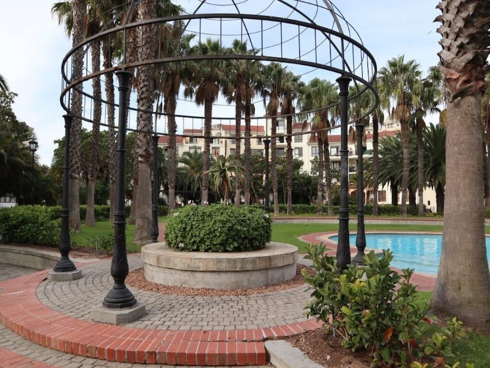 Century City Boutique Apartments 39/50