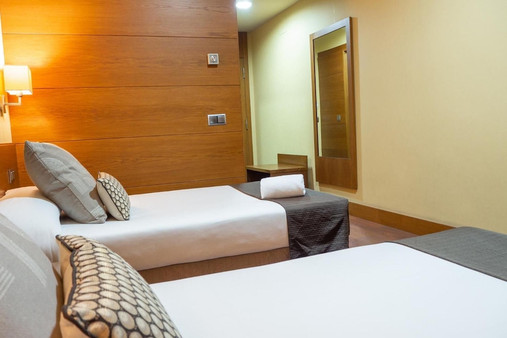 Sterling Hotel 16/34