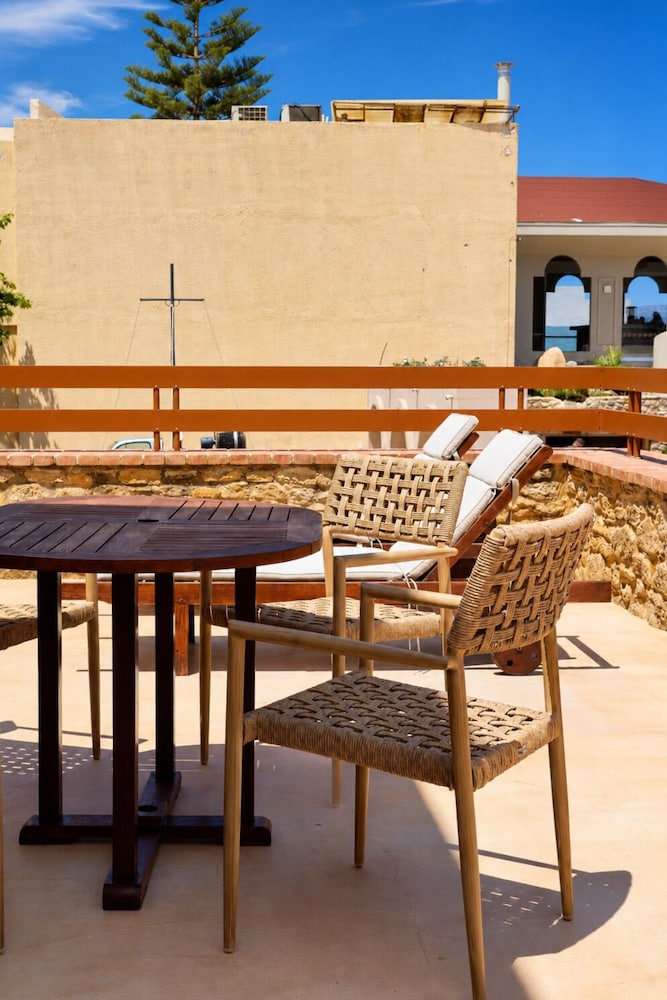 Mylos Hotel & Apartments 40/50