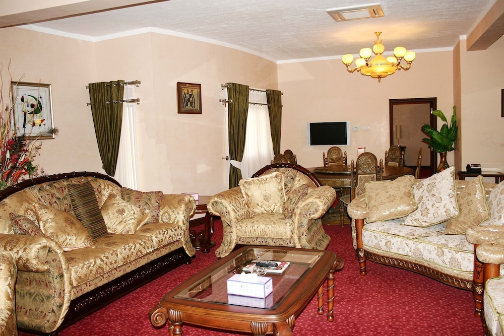Imperial Royale Hotel 40/66