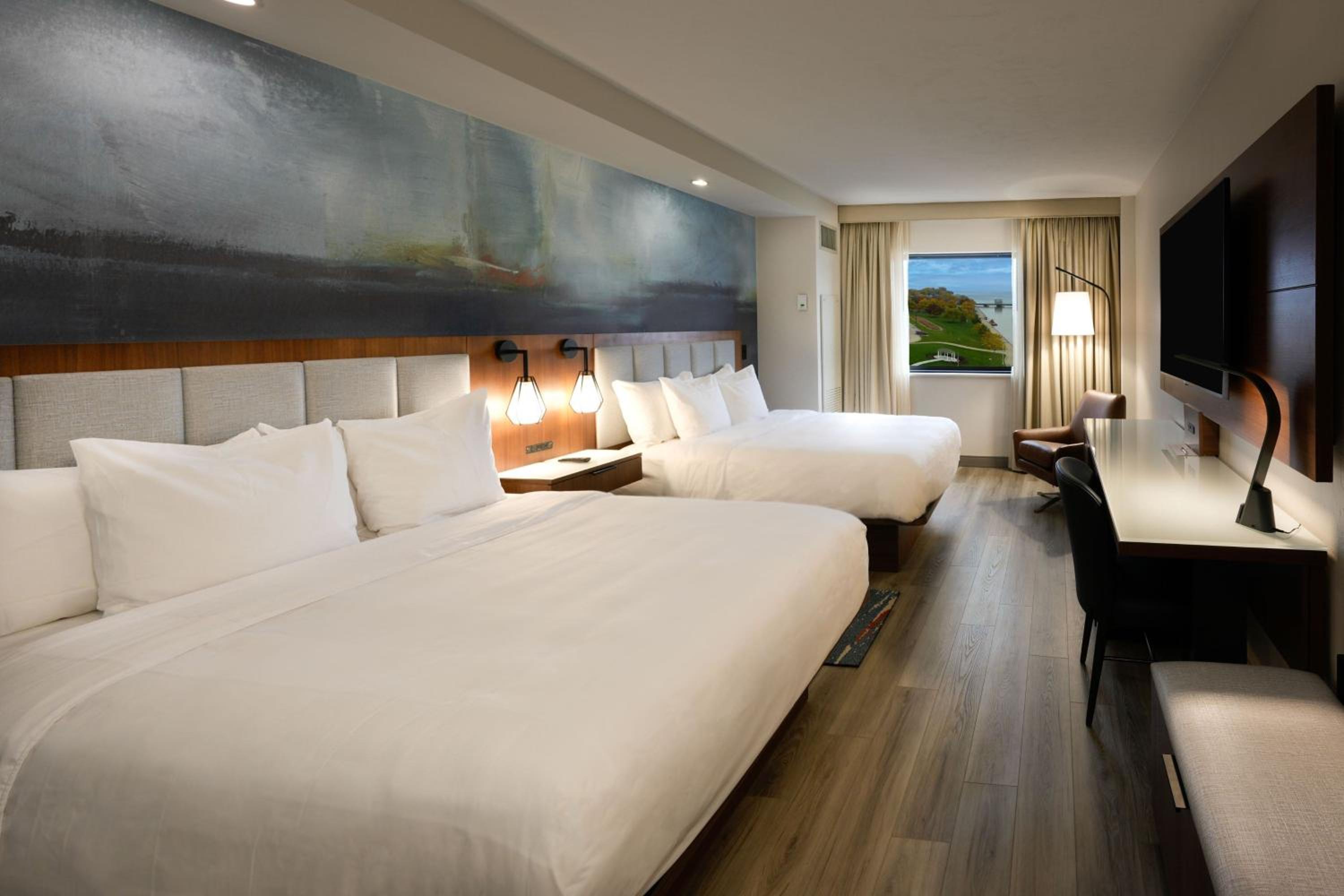 Room, 2 Queen Beds, Water View
