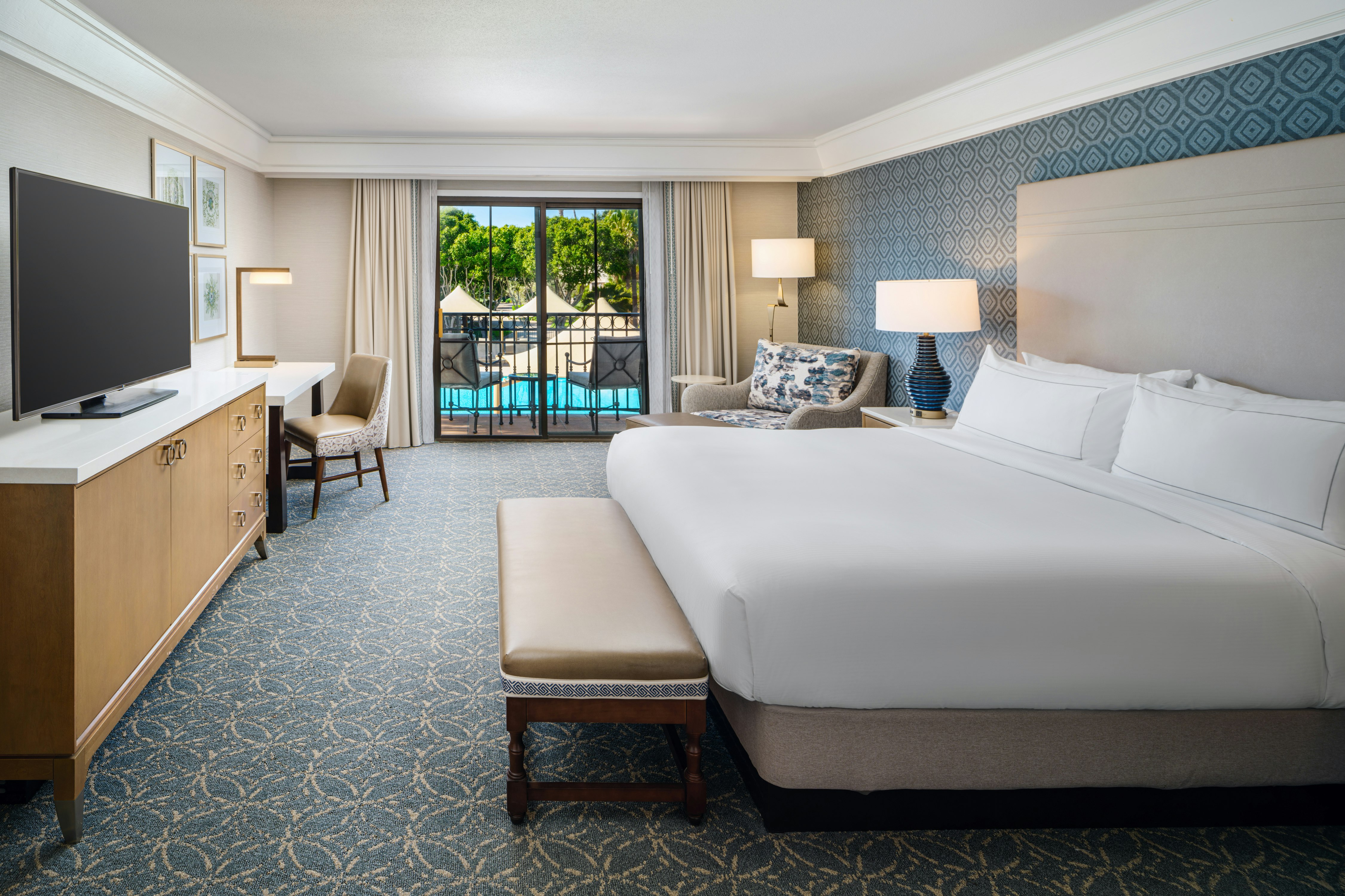 1 Bedroom, Suite, King Bed, Resort View