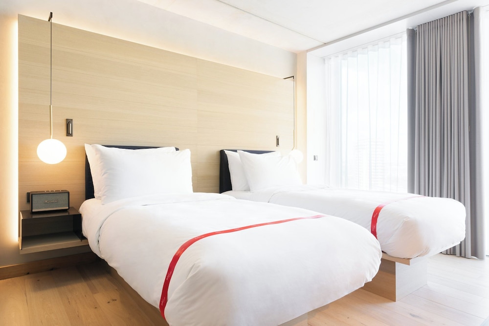 Ruby, Select, Queen Bed