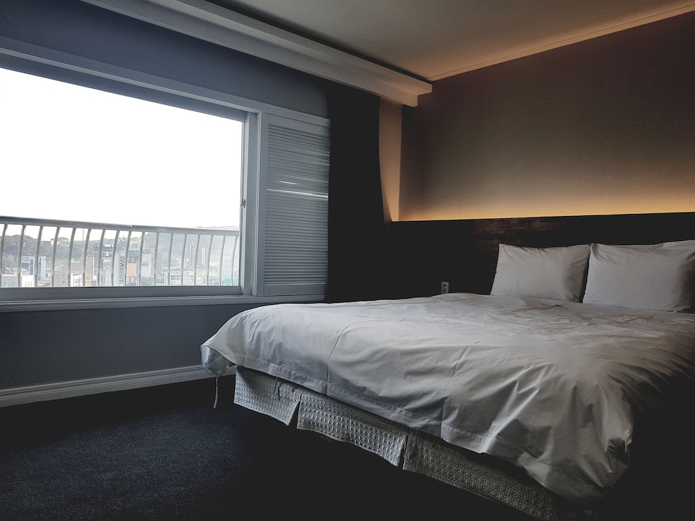 Ocean View Hotel 12/46