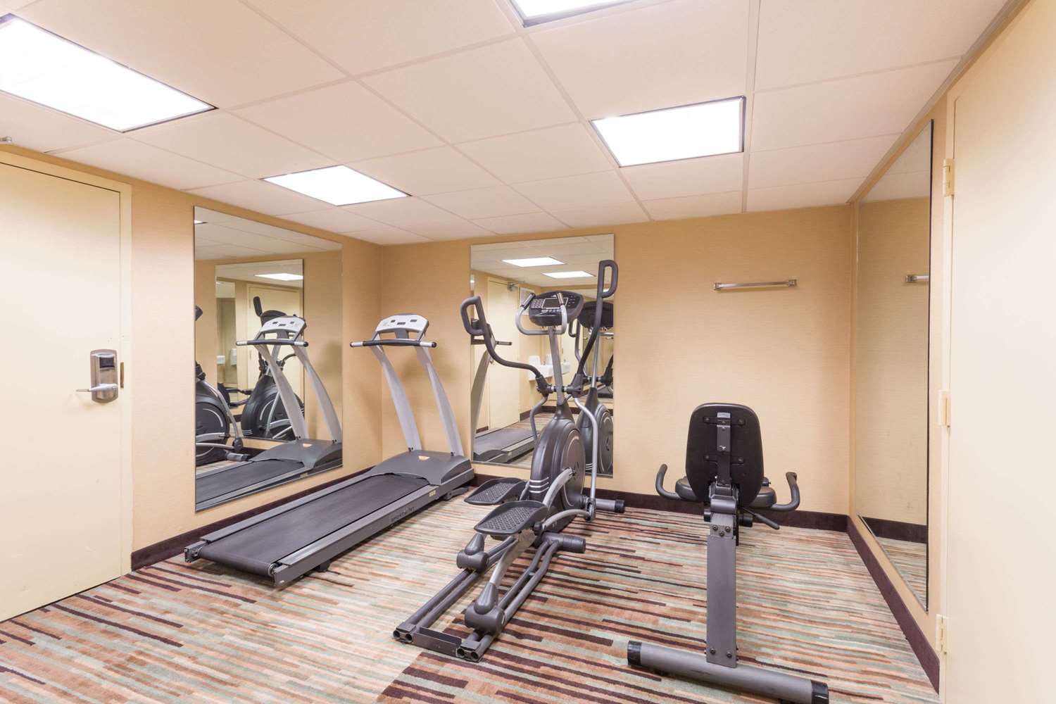 Days Inn by Wyndham Dumfries Quantico 13/18