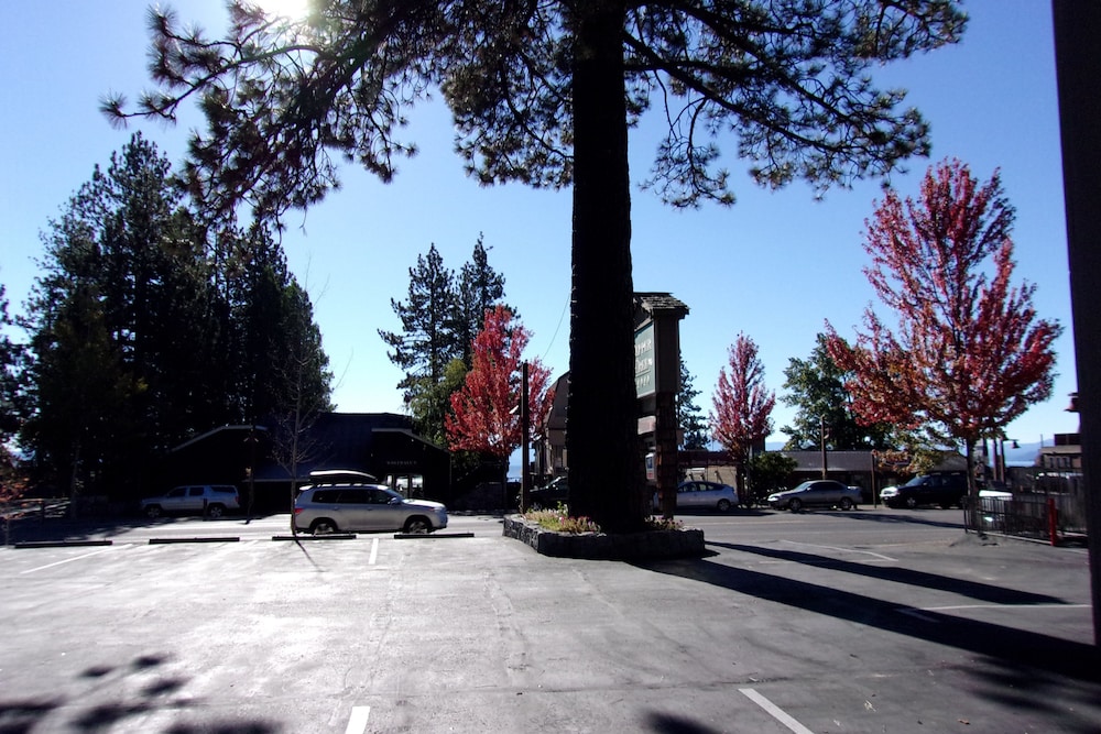 Pepper Tree Inn 27/35