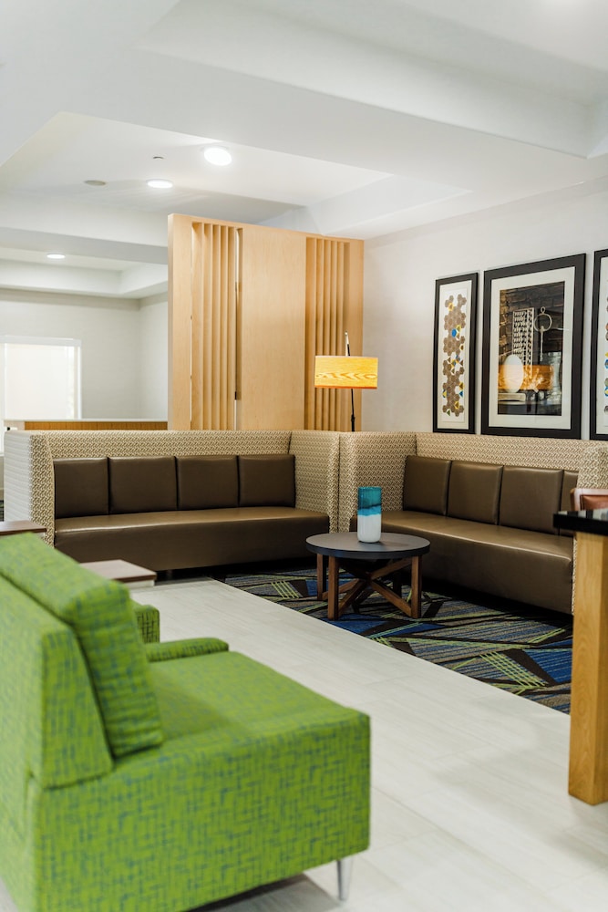 Holiday Inn Express Hotel and Suites Greenville 41/64