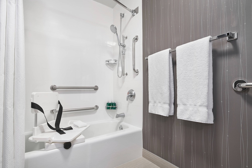 Courtyard by Marriott Baltimore BWI Airport 8/44