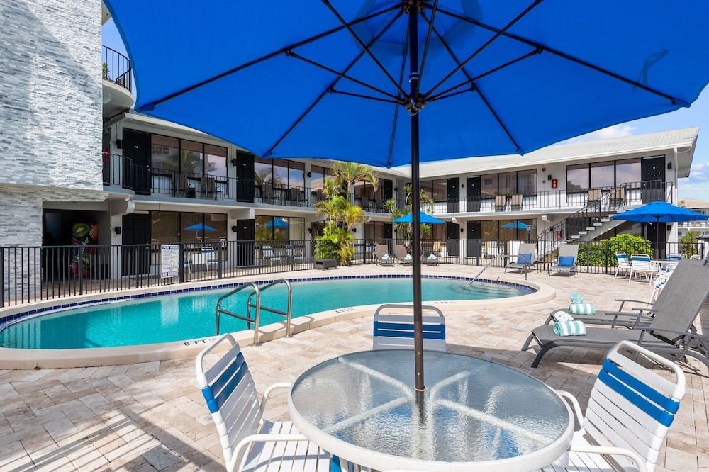 Avalon Resort 4/76